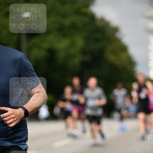 29.06.2025 - hella hamburg halbmarathon Dr. Thomas Lammeyer http://msf.ph/oto/8268643 29.06.2025 10:15:04 Kennedybrücke 1531, 1548, 1781, 2868, 4287, 5440, 8171, 8561, 8807, 8810, 10196, 10372, 11149 meine-sportfotos.de