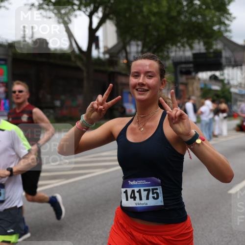 29.06.2025 - hella hamburg halbmarathon Yannick Fuchs http://msf.ph/oto/8268650 29.06.2025 10:48:56 20KM 1125, 1496, 1506, 1628, 2029, 2119, 2252, 2448, 2474, 2561, 2771, 2884, 2955, 3041, 3652, 3791, 3794, 3945, 4029, 4231, 4616, 4868, 4903, 4938, 5319, 6355, 6433, 6443, 6587, 6891, 6938, 8487, 8514, 8618, 8973, 10044, 10368, 10376, 11184, 11333, 11568, 11747, 11797, 11799, 11976, 12483, 12526, 12584, 12961, 13267, 13988, 14036, 14175, 14592, 14638, 14834, 14845, 14948, 15389, 15854, 15868, 15896, 16047, 16110, 16327, 17842, 18031, 18380 meine-sportfotos.de