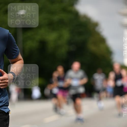 29.06.2025 - hella hamburg halbmarathon Dr. Thomas Lammeyer http://msf.ph/oto/8268663 29.06.2025 10:15:04 Kennedybrücke 1531, 1548, 1781, 2868, 4287, 5440, 8171, 8561, 8807, 8810, 10196, 10372, 11149 meine-sportfotos.de