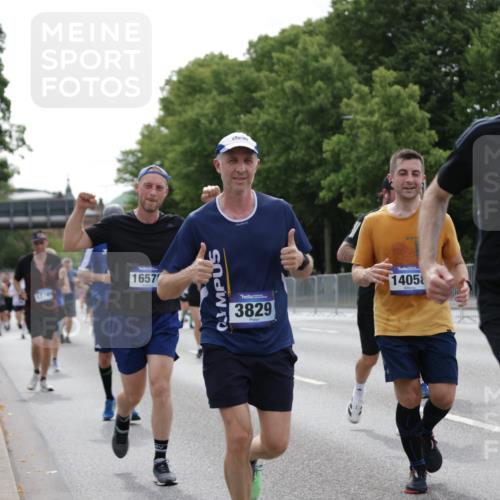 29.06.2025 - hella hamburg halbmarathon Jannik Wohlers http://msf.ph/oto/8268680 29.06.2025 10:33:43 Lombardsbrücke 1417, 1705, 1787, 2265, 2482, 2496, 2526, 2933, 3145, 3340, 3345, 3829, 3848, 4479, 4807, 5561, 5584, 6364, 7324, 7329, 8277, 8349, 10360, 10800, 11092, 11432, 11642, 11668, 12165, 12330, 12896, 13401, 13437, 13485, 13934, 14047, 14058, 14873, 14919, 15792, 15793, 15845, 15983, 16115, 16578, 17105, 17440, 17789, 17953, 18044, 19145, 19164 meine-sportfotos.de