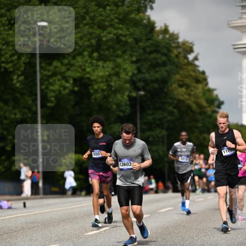 29.06.2025 - hella hamburg halbmarathon Dr. Thomas Lammeyer http://msf.ph/oto/8268688 29.06.2025 10:15:05 Kennedybrücke 1531, 2868, 4287, 5440, 8171, 8807, 8810, 10196, 10372, 11149 meine-sportfotos.de
