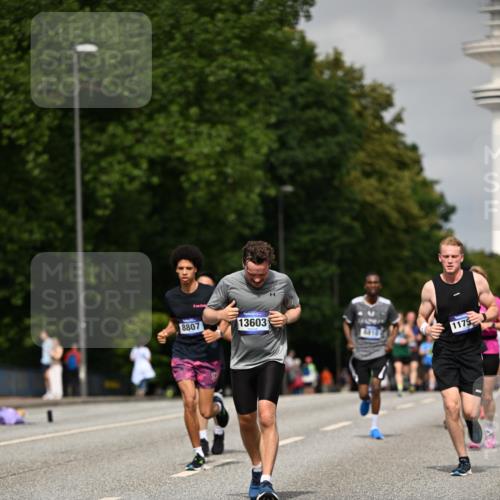 29.06.2025 - hella hamburg halbmarathon Dr. Thomas Lammeyer http://msf.ph/oto/8268710 29.06.2025 10:15:05 Kennedybrücke 1531, 2868, 4287, 5440, 8171, 8807, 8810, 10196, 10372, 11149 meine-sportfotos.de