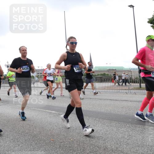 29.06.2025 - hella hamburg halbmarathon Lena Gebhardt http://msf.ph/oto/8268711 29.06.2025 10:46:16 Lombardsbrücke 1004, 1100, 1104, 1421, 1426, 1429, 1465, 1532, 1555, 1608, 1837, 1854, 1867, 1868, 2398, 2423, 2500, 2522, 2697, 2773, 2813, 2951, 2954, 2965, 3410, 3469, 4104, 4119, 4223, 4317, 4448, 4572, 5697, 5703, 5769, 5770, 5854, 5892, 6068, 6124, 6133, 6161, 6333, 6392, 6623, 7268, 7303, 7356, 7364, 7368, 7374, 7605, 7767, 7894, 7960, 7983, 8047, 8551, 8700, 9120, 9121, 9129, 9337, 9426, 9445, 10153, 10367, 10511, 11358, 11361, 11876, 11910, 12298, 12333, 12507, 12522 meine-sportfotos.de
