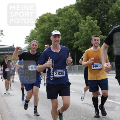 29.06.2025 - hella hamburg halbmarathon Jannik Wohlers http://msf.ph/oto/8268717 29.06.2025 10:33:43 Lombardsbrücke 1417, 1705, 1787, 2265, 2482, 2496, 2526, 2933, 3145, 3340, 3345, 3829, 3848, 4479, 4807, 5561, 5584, 6364, 7324, 7329, 8277, 8349, 10360, 10800, 11092, 11432, 11642, 11668, 12165, 12330, 12896, 13401, 13437, 13485, 13934, 14047, 14058, 14873, 14919, 15792, 15793, 15845, 15983, 16115, 16578, 17105, 17440, 17789, 17953, 18044, 19145, 19164 meine-sportfotos.de
