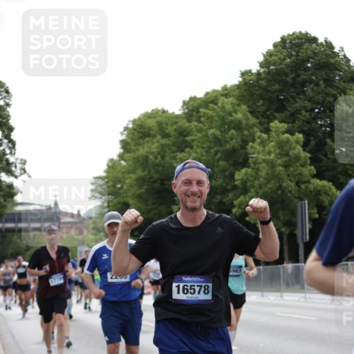 29.06.2025 - hella hamburg halbmarathon Jannik Wohlers http://msf.ph/oto/8268764 29.06.2025 10:33:44 Lombardsbrücke 1417, 1705, 1787, 2265, 2464, 2482, 2496, 2526, 2933, 3145, 3829, 3848, 4807, 5561, 5584, 6364, 7324, 7329, 8277, 8349, 10360, 10800, 11092, 11432, 11642, 11668, 12165, 12330, 12896, 13401, 13437, 13485, 13934, 14047, 14058, 14873, 14919, 15792, 15793, 15845, 15983, 16115, 16578, 17105, 17440, 17789, 17953, 18044, 19145, 19164 meine-sportfotos.de