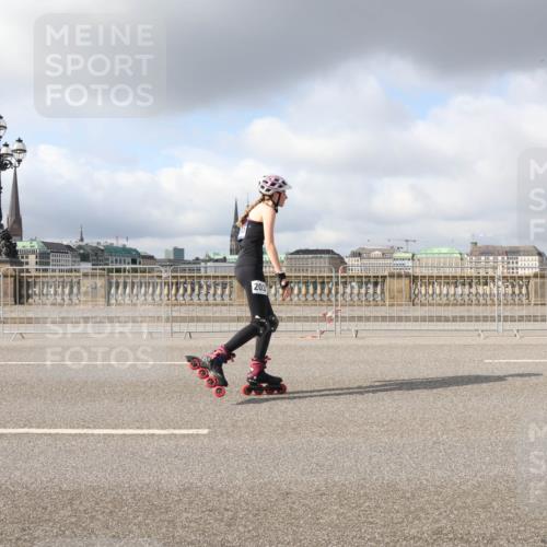 29.06.2025 - hella hamburg halbmarathon Lena Gebhardt http://msf.ph/oto/8268767 29.06.2025 09:04:41 Lombardsbrücke  meine-sportfotos.de