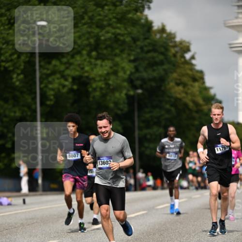 29.06.2025 - hella hamburg halbmarathon Dr. Thomas Lammeyer http://msf.ph/oto/8268814 29.06.2025 10:15:05 Kennedybrücke 1531, 2868, 4287, 5440, 8171, 8807, 8810, 10196, 10372, 11149 meine-sportfotos.de