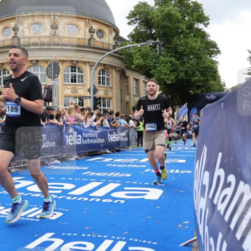 29.06.2025 - hella hamburg halbmarathon Strokosch-Dieckow http://msf.ph/oto/8268840 29.06.2025 10:46:02 Ziel 1759, 2189, 2707, 3087, 4277, 5648, 6460, 7961, 8269, 8577, 8871, 9585, 11125, 11936, 12084, 12269, 13630, 14462, 14804, 16136, 16466, 16475, 17008, 18081, 18702, 19116 meine-sportfotos.de