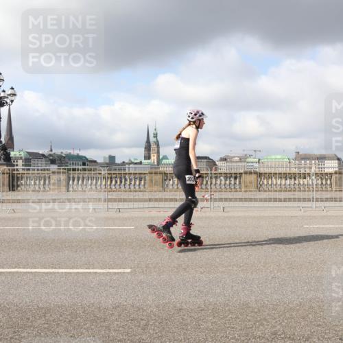 29.06.2025 - hella hamburg halbmarathon Lena Gebhardt http://msf.ph/oto/8268867 29.06.2025 09:04:41 Lombardsbrücke  meine-sportfotos.de