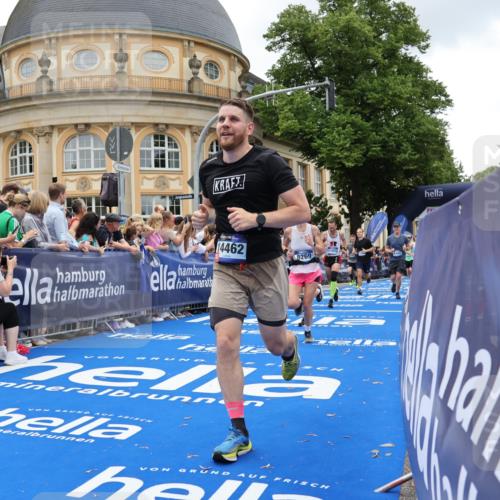 29.06.2025 - hella hamburg halbmarathon Strokosch-Dieckow http://msf.ph/oto/8268872 29.06.2025 10:46:03 Ziel 1759, 2189, 2707, 3087, 5648, 6460, 7450, 7961, 8269, 8577, 8871, 9585, 11125, 11936, 12084, 12269, 13630, 14462, 14804, 16136, 16466, 16475, 17008, 18081, 18702 meine-sportfotos.de