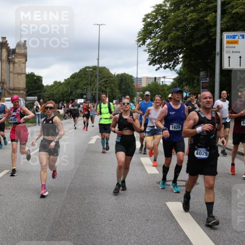 29.06.2025 - hella hamburg halbmarathon Yannick Fuchs http://msf.ph/oto/8268882 29.06.2025 10:48:57 20KM 1125, 1496, 1506, 1628, 2029, 2119, 2252, 2448, 2474, 2561, 2771, 2884, 2955, 3041, 3652, 3791, 3794, 3945, 4029, 4231, 4616, 4868, 4903, 4938, 5319, 6355, 6433, 6443, 6587, 6891, 6938, 8487, 8514, 8618, 8973, 10044, 10368, 10376, 11184, 11333, 11568, 11747, 11797, 11799, 11976, 12483, 12526, 12584, 12961, 13267, 13988, 14036, 14175, 14592, 14638, 14834, 14845, 14909, 14948, 15389, 15854, 15868, 15896, 16047, 16110, 16327, 17842, 18031, 18190, 18380 meine-sportfotos.de