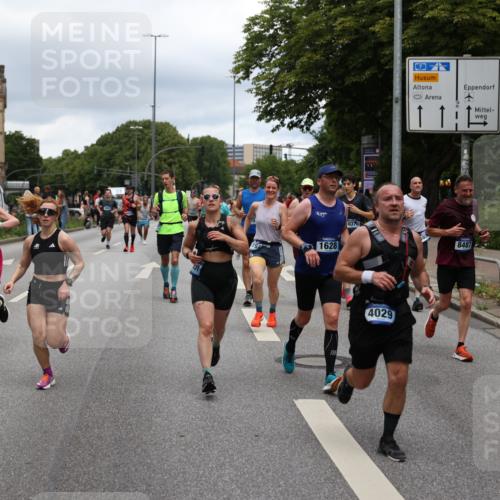 29.06.2025 - hella hamburg halbmarathon Yannick Fuchs http://msf.ph/oto/8268921 29.06.2025 10:48:57 20KM 1125, 1496, 1506, 1628, 2029, 2119, 2252, 2448, 2474, 2561, 2771, 2884, 2955, 3041, 3652, 3791, 3794, 3945, 4029, 4231, 4616, 4868, 4903, 4938, 5319, 6355, 6433, 6443, 6587, 6891, 6938, 8487, 8514, 8618, 8973, 10044, 10368, 10376, 11184, 11333, 11568, 11747, 11797, 11799, 11976, 12483, 12526, 12584, 12961, 13267, 13988, 14036, 14175, 14592, 14638, 14834, 14845, 14909, 14948, 15389, 15854, 15868, 15896, 16047, 16110, 16327, 17842, 18031, 18190, 18380 meine-sportfotos.de