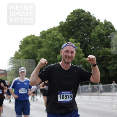 29.06.2025 - hella hamburg halbmarathon Jannik Wohlers http://msf.ph/oto/8268955 29.06.2025 10:33:45 Lombardsbrücke 1705, 1787, 2265, 2464, 2496, 2526, 2933, 3145, 3829, 3848, 4807, 4824, 4826, 5561, 5584, 7324, 7329, 8277, 8349, 10360, 10800, 11432, 11642, 11668, 12165, 12330, 12896, 13401, 13437, 13485, 14047, 14058, 14873, 14919, 15792, 15793, 15845, 15983, 16115, 16578, 17105, 17440, 17789, 17953, 18044, 19145, 19164 meine-sportfotos.de