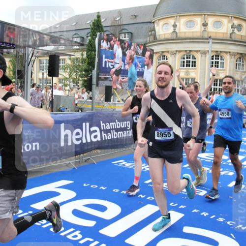 29.06.2025 - hella hamburg halbmarathon Michael Strokosch http://msf.ph/oto/8268964 29.06.2025 10:52:58 Ziel 1257, 1258, 1657, 2099, 2444, 2814, 2910, 4557, 4558, 4770, 5077, 5907, 8139, 8720, 8955, 10724, 10811, 11217, 11992, 12519, 14791, 15430, 18720 meine-sportfotos.de