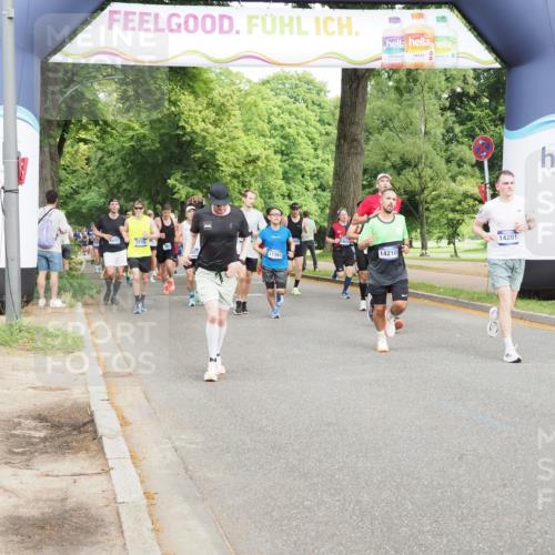 29.06.2025 - hella hamburg halbmarathon MichiJ http://msf.ph/oto/8268982 29.06.2025 10:31:06 Zwischen KM18-KM19 2233, 9371, 14201, 14210, 15301, 15921, 17363, 18304 meine-sportfotos.de
