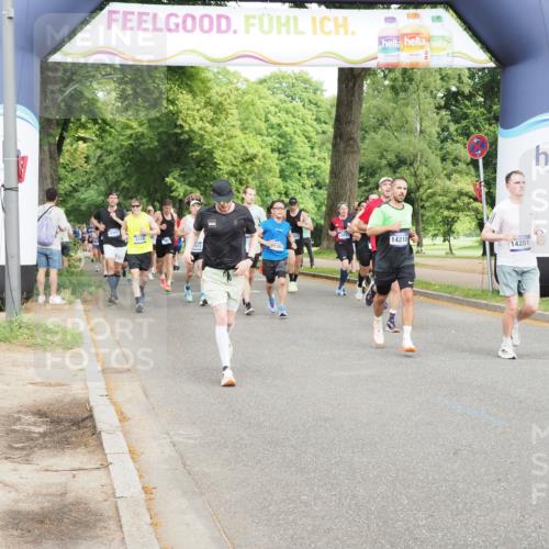 29.06.2025 - hella hamburg halbmarathon MichiJ http://msf.ph/oto/8269015 29.06.2025 10:31:06 Zwischen KM18-KM19 2233, 9371, 14201, 14210, 15301, 15921, 17363, 18304 meine-sportfotos.de
