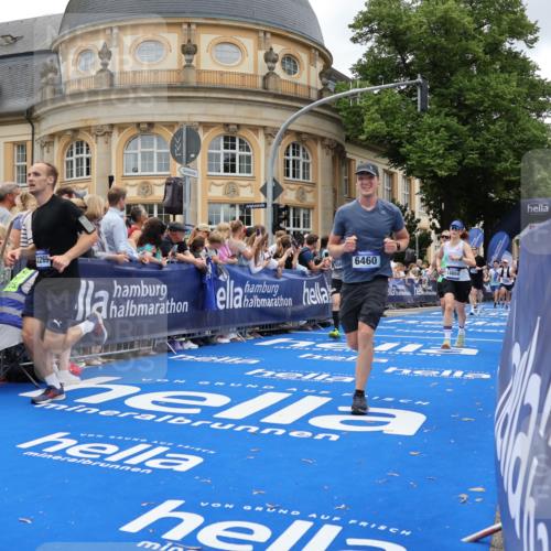 29.06.2025 - hella hamburg halbmarathon Strokosch-Dieckow http://msf.ph/oto/8269032 29.06.2025 10:46:05 Ziel 1759, 2189, 2707, 3087, 5648, 6460, 7450, 7961, 8269, 9585, 11094, 11125, 11936, 12269, 13630, 14462, 14804, 16136, 16466, 16475, 18081, 18702, 18797 meine-sportfotos.de