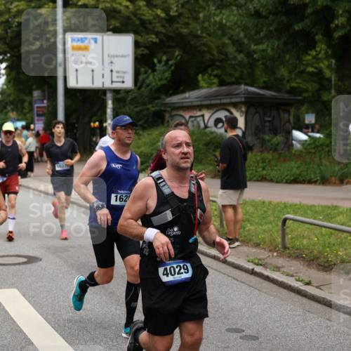 29.06.2025 - hella hamburg halbmarathon Yannick Fuchs http://msf.ph/oto/8269069 29.06.2025 10:48:58 20KM 1125, 1506, 1628, 2029, 2119, 2252, 2448, 2561, 2771, 2884, 2955, 3041, 3652, 3945, 4029, 4231, 4616, 4868, 4903, 4938, 5319, 6355, 6433, 6587, 6891, 6938, 8487, 8514, 8618, 8973, 10044, 10368, 10376, 11184, 11333, 11568, 11747, 11797, 11799, 11976, 12483, 12526, 12584, 12961, 13267, 13988, 14036, 14175, 14592, 14638, 14834, 14845, 14909, 14948, 15389, 15854, 15868, 15896, 16047, 16110, 16327, 17842, 18031, 18190, 18380 meine-sportfotos.de