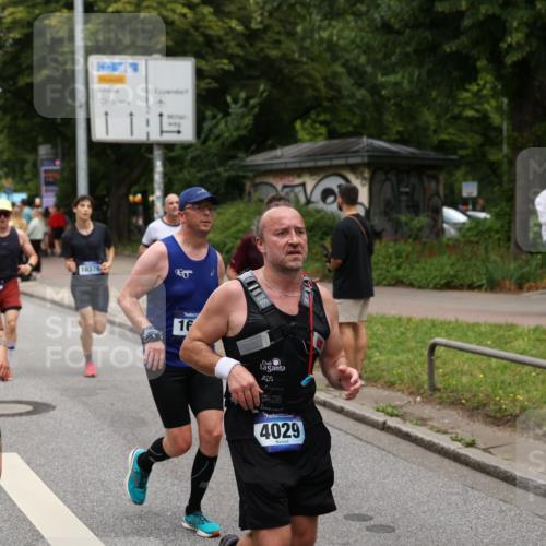 29.06.2025 - hella hamburg halbmarathon Yannick Fuchs http://msf.ph/oto/8269078 29.06.2025 10:48:58 20KM 1125, 1506, 1628, 2029, 2119, 2252, 2448, 2561, 2771, 2884, 2955, 3041, 3652, 3945, 4029, 4231, 4616, 4868, 4903, 4938, 5319, 6355, 6433, 6587, 6891, 6938, 8487, 8514, 8618, 8973, 10044, 10368, 10376, 11184, 11333, 11568, 11747, 11797, 11799, 11976, 12483, 12526, 12584, 12961, 13267, 13988, 14036, 14175, 14592, 14638, 14834, 14845, 14909, 14948, 15389, 15854, 15868, 15896, 16047, 16110, 16327, 17842, 18031, 18190, 18380 meine-sportfotos.de
