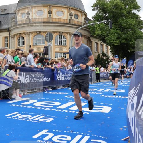 29.06.2025 - hella hamburg halbmarathon Strokosch-Dieckow http://msf.ph/oto/8269089 29.06.2025 10:46:06 Ziel 1569, 1759, 2189, 2590, 2707, 3087, 5648, 6388, 6460, 7450, 7961, 8269, 9585, 10796, 11094, 11125, 11936, 12269, 13630, 14462, 14804, 16136, 16466, 16475, 18081, 18702, 18797 meine-sportfotos.de