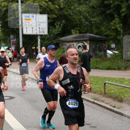 29.06.2025 - hella hamburg halbmarathon Yannick Fuchs http://msf.ph/oto/8269120 29.06.2025 10:48:58 20KM 1125, 1506, 1628, 2029, 2119, 2252, 2448, 2561, 2771, 2884, 2955, 3041, 3652, 3945, 4029, 4231, 4616, 4868, 4903, 4938, 5319, 6355, 6433, 6587, 6891, 6938, 8487, 8514, 8618, 8973, 10044, 10368, 10376, 11184, 11333, 11568, 11747, 11797, 11799, 11976, 12483, 12526, 12584, 12961, 13267, 13988, 14036, 14175, 14592, 14638, 14834, 14845, 14909, 14948, 15389, 15854, 15868, 15896, 16047, 16110, 16327, 17842, 18031, 18190, 18380 meine-sportfotos.de