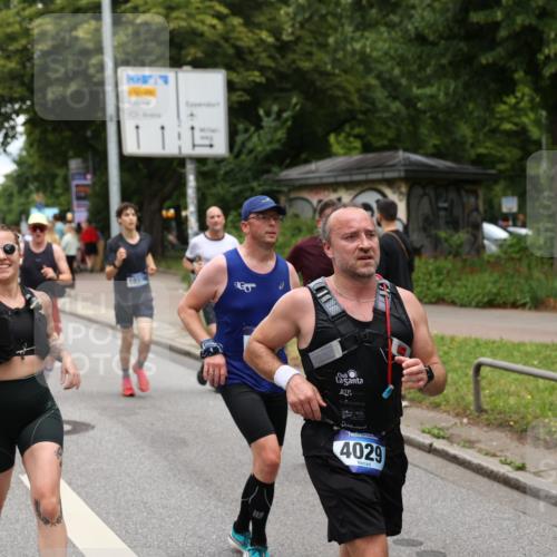 29.06.2025 - hella hamburg halbmarathon Yannick Fuchs http://msf.ph/oto/8269130 29.06.2025 10:48:58 20KM 1125, 1506, 1628, 2029, 2119, 2252, 2448, 2561, 2771, 2884, 2955, 3041, 3652, 3945, 4029, 4231, 4616, 4868, 4903, 4938, 5319, 6355, 6433, 6587, 6891, 6938, 8487, 8514, 8618, 8973, 10044, 10368, 10376, 11184, 11333, 11568, 11747, 11797, 11799, 11976, 12483, 12526, 12584, 12961, 13267, 13988, 14036, 14175, 14592, 14638, 14834, 14845, 14909, 14948, 15389, 15854, 15868, 15896, 16047, 16110, 16327, 17842, 18031, 18190, 18380 meine-sportfotos.de