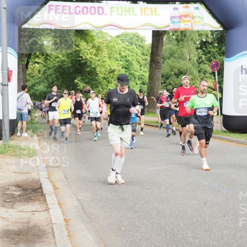 29.06.2025 - hella hamburg halbmarathon MichiJ http://msf.ph/oto/8269131 29.06.2025 10:31:06 Zwischen KM18-KM19 2233, 9371, 14201, 14210, 15301, 15921, 17363, 18304 meine-sportfotos.de