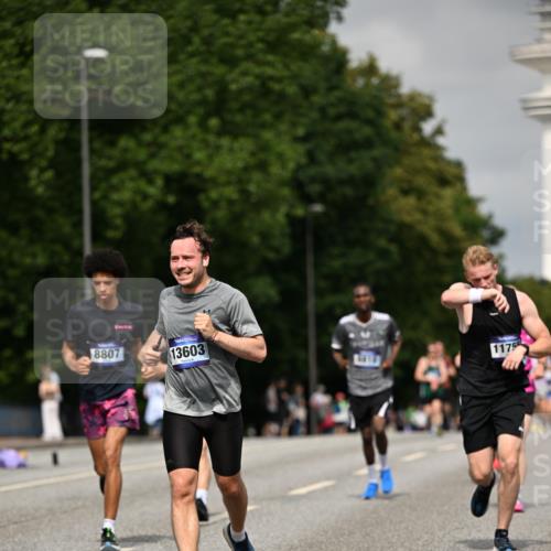 29.06.2025 - hella hamburg halbmarathon Dr. Thomas Lammeyer http://msf.ph/oto/8269133 29.06.2025 10:15:06 Kennedybrücke 1531, 1866, 2868, 4287, 5379, 5440, 8171, 8807, 8810, 10196, 10372, 11149, 11321 meine-sportfotos.de