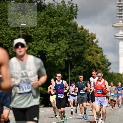 29.06.2025 - hella hamburg halbmarathon Dr. Thomas Lammeyer http://msf.ph/oto/8269164 29.06.2025 09:52:30 Kennedybrücke 1042, 1571, 1600, 2262, 2797, 3547, 4062, 4381, 5003, 5124, 6037, 6047, 7310, 7482, 7981, 8002, 8121, 9640, 9643, 10190, 10369, 10451, 10738, 10877, 11106, 11423 meine-sportfotos.de