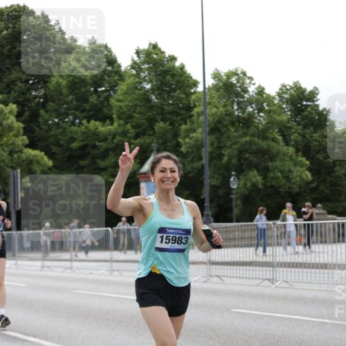 29.06.2025 - hella hamburg halbmarathon Jannik Wohlers http://msf.ph/oto/8269181 29.06.2025 10:33:46 Lombardsbrücke 1672, 1705, 1787, 2265, 2464, 2496, 2526, 2801, 2933, 3145, 3829, 3848, 4807, 4824, 4826, 5561, 5584, 6105, 7324, 7329, 8277, 8349, 8965, 10360, 10800, 11432, 11642, 11668, 12165, 12330, 12896, 13401, 13437, 13485, 14047, 14058, 14854, 14855, 14873, 14919, 15792, 15793, 15845, 15983, 16115, 16578, 17105, 17440, 17650, 17789, 17953, 18044, 19145, 19164 meine-sportfotos.de