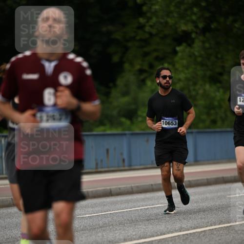 29.06.2025 - hella hamburg halbmarathon Dr. Thomas Lammeyer http://msf.ph/oto/8269187 29.06.2025 10:35:49 Kennedybrücke 1235, 1844, 2672, 2831, 2832, 3358, 3396, 3424, 3571, 3681, 4877, 4953, 5165, 5350, 5496, 5846, 5965, 6160, 6344, 6573, 7295, 7334, 7816, 8304, 8538, 8806, 9078, 9104, 9183, 9478, 9882, 9883, 10240, 10421, 10435, 10653, 11178 meine-sportfotos.de