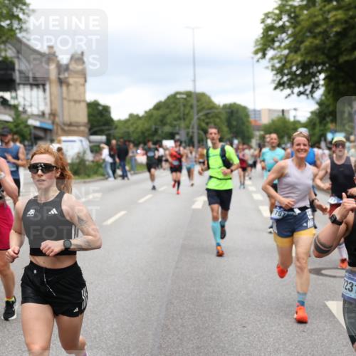 29.06.2025 - hella hamburg halbmarathon Yannick Fuchs http://msf.ph/oto/8269221 29.06.2025 10:48:59 20KM 1125, 1506, 1628, 2029, 2119, 2252, 2448, 2561, 2884, 2955, 3041, 3256, 3652, 3945, 4029, 4231, 4616, 4868, 4903, 4938, 5319, 6355, 6433, 6587, 6891, 6938, 8487, 8514, 8618, 8973, 10044, 10368, 10376, 11184, 11333, 11568, 11797, 11799, 11976, 12483, 12526, 12584, 12961, 13267, 13988, 14175, 14638, 14834, 14845, 14909, 15389, 15854, 15868, 15896, 16047, 16110, 16327, 17842, 18031, 18190, 18380 meine-sportfotos.de