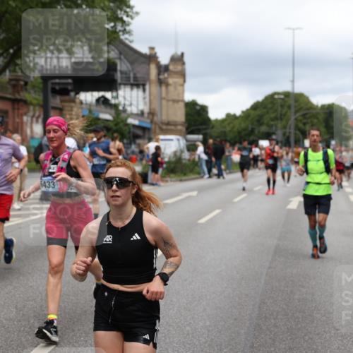 29.06.2025 - hella hamburg halbmarathon Yannick Fuchs http://msf.ph/oto/8269274 29.06.2025 10:48:59 20KM 1125, 1506, 1628, 2029, 2119, 2252, 2448, 2561, 2884, 2955, 3041, 3256, 3652, 3945, 4029, 4231, 4616, 4868, 4903, 4938, 5319, 6355, 6433, 6587, 6891, 6938, 8487, 8514, 8618, 8973, 10044, 10368, 10376, 11184, 11333, 11568, 11797, 11799, 11976, 12483, 12526, 12584, 12961, 13267, 13988, 14175, 14638, 14834, 14845, 14909, 15389, 15854, 15868, 15896, 16047, 16110, 16327, 17842, 18031, 18190, 18380 meine-sportfotos.de