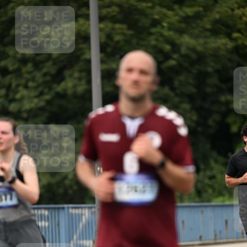 29.06.2025 - hella hamburg halbmarathon Dr. Thomas Lammeyer http://msf.ph/oto/8269383 29.06.2025 10:35:49 Kennedybrücke 1235, 1844, 2672, 2831, 2832, 3358, 3396, 3424, 3571, 3681, 4877, 4953, 5165, 5350, 5496, 5846, 5965, 6160, 6344, 6573, 7295, 7334, 7816, 8304, 8538, 8806, 9078, 9104, 9183, 9478, 9882, 9883, 10240, 10421, 10435, 10653, 11178 meine-sportfotos.de