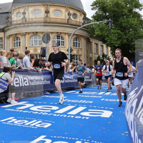29.06.2025 - hella hamburg halbmarathon Strokosch-Dieckow http://msf.ph/oto/8269419 29.06.2025 10:46:09 Ziel 1569, 1759, 2048, 2590, 2707, 3056, 3087, 4949, 6388, 6460, 7450, 7961, 9497, 9585, 10796, 11094, 11125, 12269, 13630, 14804, 16136, 16466, 16475, 17190, 18702, 18797 meine-sportfotos.de