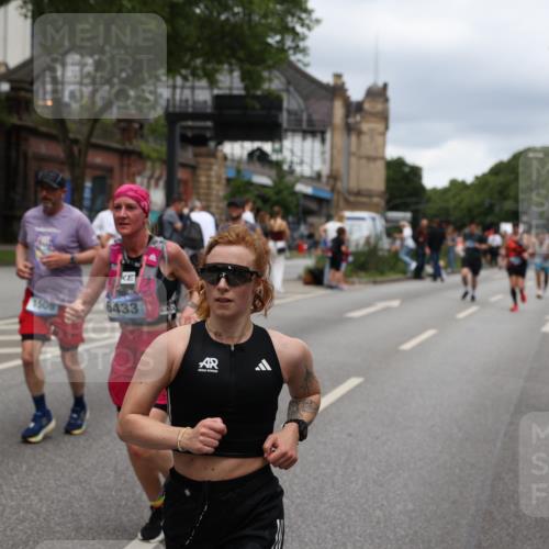 29.06.2025 - hella hamburg halbmarathon Yannick Fuchs http://msf.ph/oto/8269439 29.06.2025 10:48:59 20KM 1125, 1506, 1628, 2029, 2119, 2252, 2448, 2561, 2884, 2955, 3041, 3256, 3652, 3945, 4029, 4231, 4616, 4868, 4903, 4938, 5319, 6355, 6433, 6587, 6891, 6938, 8487, 8514, 8618, 8973, 10044, 10368, 10376, 11184, 11333, 11568, 11797, 11799, 11976, 12483, 12526, 12584, 12961, 13267, 13988, 14175, 14638, 14834, 14845, 14909, 15389, 15854, 15868, 15896, 16047, 16110, 16327, 17842, 18031, 18190, 18380 meine-sportfotos.de