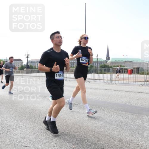 29.06.2025 - hella hamburg halbmarathon Lena Gebhardt http://msf.ph/oto/8269490 29.06.2025 10:11:20 Lombardsbrücke 1166, 1723, 1781, 1866, 2868, 3837, 4287, 5254, 5653, 7271, 7370, 8115, 8171, 8206, 8207, 8368, 8561, 8807, 8810, 9119, 10196, 10372, 11149, 11321, 11755, 12286, 12426, 12556, 12571, 12790, 12836, 13603, 13939, 14008, 14022, 14149, 14270, 15009, 15252, 15797, 15908, 16383, 17142, 17500, 17787, 18382, 19172, 19241 meine-sportfotos.de