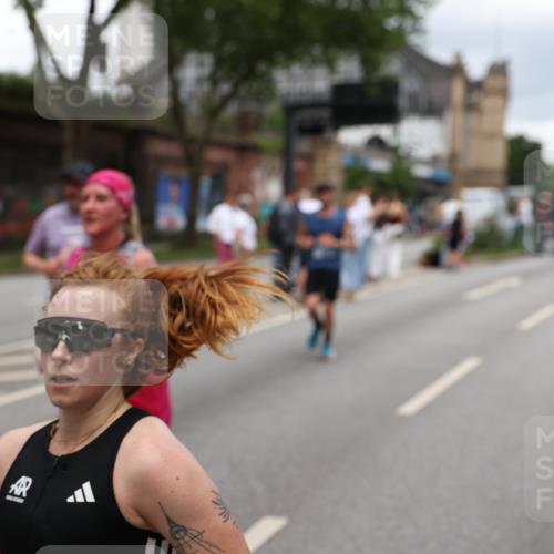 29.06.2025 - hella hamburg halbmarathon Yannick Fuchs http://msf.ph/oto/8269500 29.06.2025 10:48:59 20KM 1125, 1506, 1628, 2029, 2119, 2252, 2448, 2561, 2884, 2955, 3041, 3256, 3652, 3945, 4029, 4231, 4616, 4868, 4903, 4938, 5319, 6355, 6433, 6587, 6891, 6938, 8487, 8514, 8618, 8973, 10044, 10368, 10376, 11184, 11333, 11568, 11797, 11799, 11976, 12483, 12526, 12584, 12961, 13267, 13988, 14175, 14638, 14834, 14845, 14909, 15389, 15854, 15868, 15896, 16047, 16110, 16327, 17842, 18031, 18190, 18380 meine-sportfotos.de