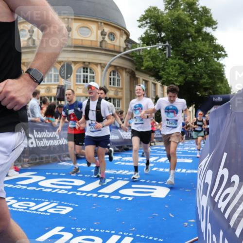 29.06.2025 - hella hamburg halbmarathon Strokosch-Dieckow http://msf.ph/oto/8269518 29.06.2025 10:46:11 Ziel 1569, 1759, 2048, 2590, 2707, 3056, 3087, 4949, 6388, 7450, 7961, 9497, 9585, 10796, 11094, 11125, 13630, 14200, 14262, 16136, 16466, 16475, 17190, 18702, 18797 meine-sportfotos.de