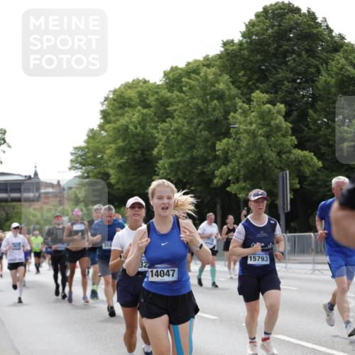 29.06.2025 - hella hamburg halbmarathon Jannik Wohlers http://msf.ph/oto/8269527 29.06.2025 10:33:48 Lombardsbrücke 1672, 1705, 1787, 2265, 2464, 2496, 2526, 2801, 2933, 3145, 3829, 3848, 4807, 4824, 4826, 5584, 6105, 7324, 7329, 8277, 8349, 8965, 10360, 10564, 11432, 11642, 11668, 12165, 12330, 12896, 13437, 13485, 13747, 14047, 14058, 14854, 14855, 14873, 14919, 15792, 15793, 15845, 15983, 16115, 16578, 17105, 17440, 17650, 17789, 17953, 18044 meine-sportfotos.de