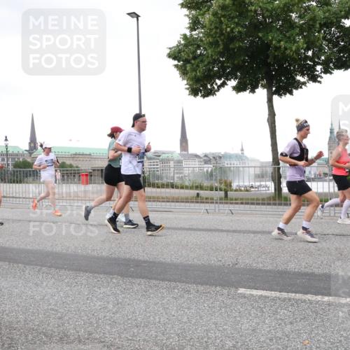29.06.2025 - hella hamburg halbmarathon Lena Gebhardt http://msf.ph/oto/8269572 29.06.2025 10:54:15 Lombardsbrücke 3188, 16691, 1017, 1263, 1687, 1744, 1753, 1762, 1779, 1789, 1822, 1949, 2079, 2244, 2372, 2532, 2600, 2761, 2854, 3055, 3079, 3187, 3188, 3249, 3364, 3465, 3467, 3557, 3761, 3795, 3857, 4323, 4685, 4720, 4838, 4971, 5157, 5185, 5216, 5309, 5430, 5514, 5804, 5817, 5898, 5933, 5964, 5993, 6023, 6039, 6192, 6279, 6468, 6583, 6987, 6988, 7498, 7614, 7670, 7874, 7946, 7986, 8801, 8803, 8867, 8924, 9130, 9138, 9203, 9503, 9572, 10207, 11354, 11390, 11785, 12930 meine-sportfotos.de
