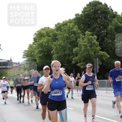 29.06.2025 - hella hamburg halbmarathon Jannik Wohlers http://msf.ph/oto/8269587 29.06.2025 10:33:48 Lombardsbrücke 1672, 1705, 1787, 2265, 2464, 2496, 2526, 2801, 2933, 3145, 3829, 3848, 4807, 4824, 4826, 5584, 6105, 7324, 7329, 8277, 8349, 8965, 10360, 10564, 11432, 11642, 11668, 12165, 12330, 12896, 13437, 13485, 13747, 14047, 14058, 14854, 14855, 14873, 14919, 15792, 15793, 15845, 15983, 16115, 16578, 17105, 17440, 17650, 17789, 17953, 18044 meine-sportfotos.de