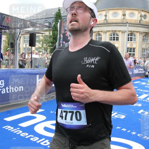 29.06.2025 - hella hamburg halbmarathon Michael Strokosch http://msf.ph/oto/8269610 29.06.2025 10:53:02 Ziel 2099, 3334, 4770, 5907, 7509, 8139, 8587, 9093, 10724, 12155, 12367, 12519, 12910, 14791, 15430, 18590, 18720 meine-sportfotos.de