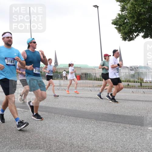 29.06.2025 - hella hamburg halbmarathon Lena Gebhardt http://msf.ph/oto/8269612 29.06.2025 10:54:15 Lombardsbrücke 3187, 3188, 6691, 1017, 1263, 1687, 1744, 1753, 1762, 1779, 1789, 1822, 1949, 2079, 2244, 2372, 2532, 2600, 2761, 2854, 3055, 3079, 3187, 3188, 3249, 3364, 3465, 3467, 3557, 3761, 3795, 3857, 4323, 4685, 4720, 4838, 4971, 5157, 5185, 5216, 5309, 5430, 5514, 5804, 5817, 5898, 5933, 5964, 5993, 6023, 6039, 6192, 6279, 6468, 6583, 6987, 6988, 7498, 7614, 7670, 7874, 7946, 7986, 8801, 8803, 8867, 8924, 9130, 9138, 9203, 9503, 9572, 10207, 11354, 11390, 11785, 12930 meine-sportfotos.de