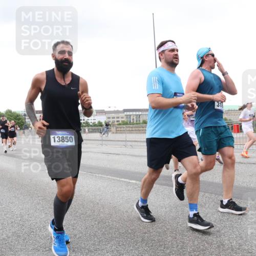 29.06.2025 - hella hamburg halbmarathon Lena Gebhardt http://msf.ph/oto/8269699 29.06.2025 10:54:16 Lombardsbrücke 2600, 13850, 318, 1017, 1263, 1687, 1744, 1753, 1762, 1779, 1789, 1822, 1949, 2079, 2244, 2372, 2532, 2600, 2761, 2854, 3055, 3079, 3187, 3188, 3249, 3364, 3465, 3467, 3557, 3761, 3795, 3857, 4323, 4685, 4720, 4838, 4971, 5157, 5185, 5216, 5309, 5430, 5514, 5804, 5817, 5898, 5933, 5964, 5993, 6023, 6192, 6279, 6468, 6583, 6987, 6988, 7498, 7614, 7670, 7874, 7946, 7986, 8801, 8803, 8867, 8924, 9130, 9138, 9203, 9503, 9572, 10207, 11354, 11390, 11785, 12930 meine-sportfotos.de