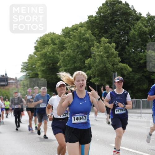 29.06.2025 - hella hamburg halbmarathon Jannik Wohlers http://msf.ph/oto/8269712 29.06.2025 10:33:49 Lombardsbrücke 1672, 1705, 1787, 2265, 2464, 2496, 2510, 2511, 2526, 2801, 2933, 3145, 3829, 3848, 4807, 4824, 4826, 6105, 6574, 7324, 7329, 8277, 8349, 8965, 10360, 10564, 11432, 11642, 11668, 12165, 12330, 12896, 13437, 13485, 13747, 14047, 14058, 14854, 14855, 14873, 14918, 14919, 15792, 15793, 15845, 15983, 16115, 16578, 17105, 17650, 17789, 17953, 18044 meine-sportfotos.de