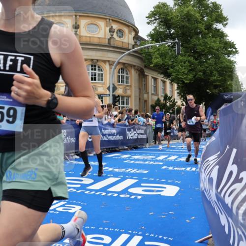 29.06.2025 - hella hamburg halbmarathon Strokosch-Dieckow http://msf.ph/oto/8269715 29.06.2025 10:46:13 Ziel 1569, 1600, 1759, 2048, 2590, 2707, 3056, 3087, 4949, 6388, 6691, 7450, 7961, 8142, 9497, 10796, 11094, 11125, 14200, 14262, 16136, 16466, 16475, 17190, 18118, 18702, 18797 meine-sportfotos.de