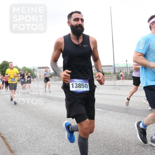 29.06.2025 - hella hamburg halbmarathon Lena Gebhardt http://msf.ph/oto/8269747 29.06.2025 10:54:16 Lombardsbrücke 285, 2600, 13850, 3187, 318, 1017, 1263, 1687, 1744, 1753, 1762, 1779, 1789, 1822, 1949, 2079, 2244, 2372, 2532, 2600, 2761, 2854, 3055, 3079, 3187, 3188, 3249, 3364, 3465, 3467, 3557, 3761, 3795, 3857, 4323, 4685, 4720, 4838, 4971, 5157, 5185, 5216, 5309, 5430, 5514, 5804, 5817, 5898, 5933, 5964, 5993, 6023, 6192, 6279, 6468, 6583, 6987, 6988, 7498, 7614, 7670, 7874, 7946, 7986, 8801, 8803, 8867, 8924, 9130, 9138, 9203, 9503, 9572, 10207, 11354, 11390, 11785, 12930 meine-sportfotos.de
