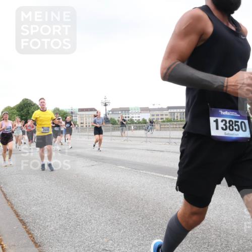 29.06.2025 - hella hamburg halbmarathon Lena Gebhardt http://msf.ph/oto/8269775 29.06.2025 10:54:16 Lombardsbrücke 2854, 2600, 1442, 13850, 149, 1017, 1263, 1687, 1744, 1753, 1762, 1779, 1789, 1822, 1949, 2079, 2244, 2372, 2532, 2600, 2761, 2854, 3055, 3079, 3187, 3188, 3249, 3364, 3465, 3467, 3557, 3761, 3795, 3857, 4323, 4685, 4720, 4838, 4971, 5157, 5185, 5216, 5309, 5430, 5514, 5804, 5817, 5898, 5933, 5964, 5993, 6023, 6192, 6279, 6468, 6583, 6987, 6988, 7498, 7614, 7670, 7874, 7946, 7986, 8801, 8803, 8867, 8924, 9130, 9138, 9203, 9503, 9572, 10207, 11354, 11390, 11785, 12930 meine-sportfotos.de
