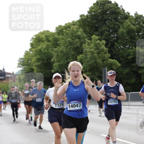 29.06.2025 - hella hamburg halbmarathon Jannik Wohlers http://msf.ph/oto/8269793 29.06.2025 10:33:49 Lombardsbrücke 1672, 1705, 1787, 2265, 2464, 2496, 2510, 2511, 2526, 2801, 2933, 3145, 3829, 3848, 4807, 4824, 4826, 6105, 6574, 7324, 7329, 8277, 8349, 8965, 10360, 10564, 11432, 11642, 11668, 12165, 12330, 12896, 13437, 13485, 13747, 14047, 14058, 14854, 14855, 14873, 14918, 14919, 15792, 15793, 15845, 15983, 16115, 16578, 17105, 17650, 17789, 17953, 18044 meine-sportfotos.de